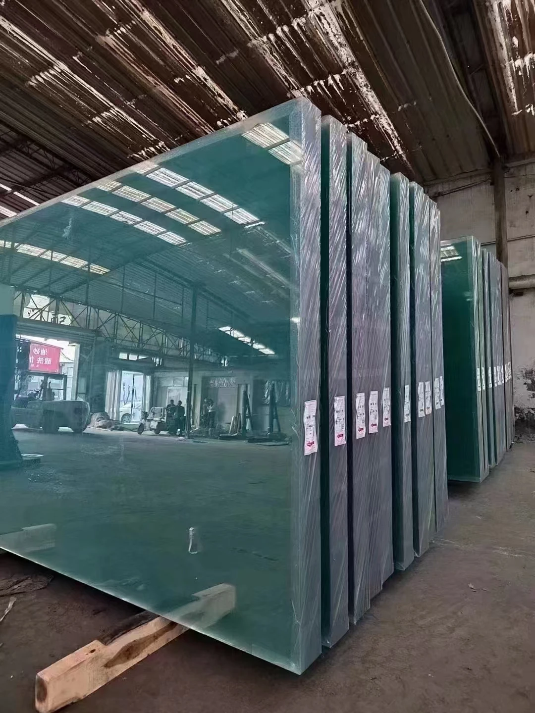 Discover the Elegance of Mirror Glass